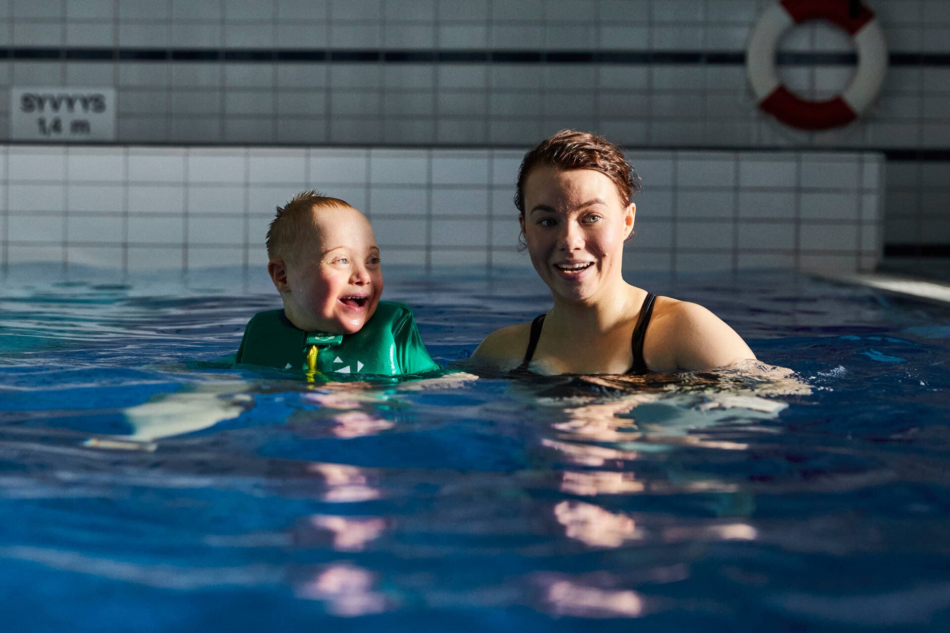 A physiotherapist in a therapy pool with a rehabilitation customer.
