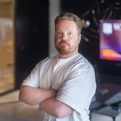 Mehiläisen digitaalisten palveluiden työntekijä.