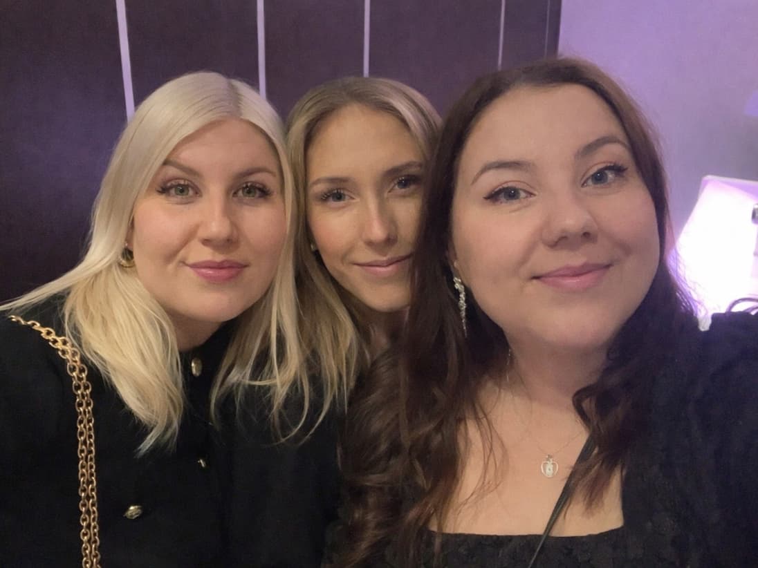 Työkaverukset Krista, Ella ja Nella.