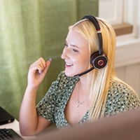 Päijät-Soten digipalveluiden iloinen palveluneuvoja.