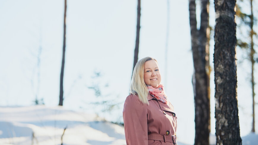 Lastentautien erikoislääkäri Laura Pöyhönen on oppinut omien lasten myötä ymmärtämään vanhempien huolta. 